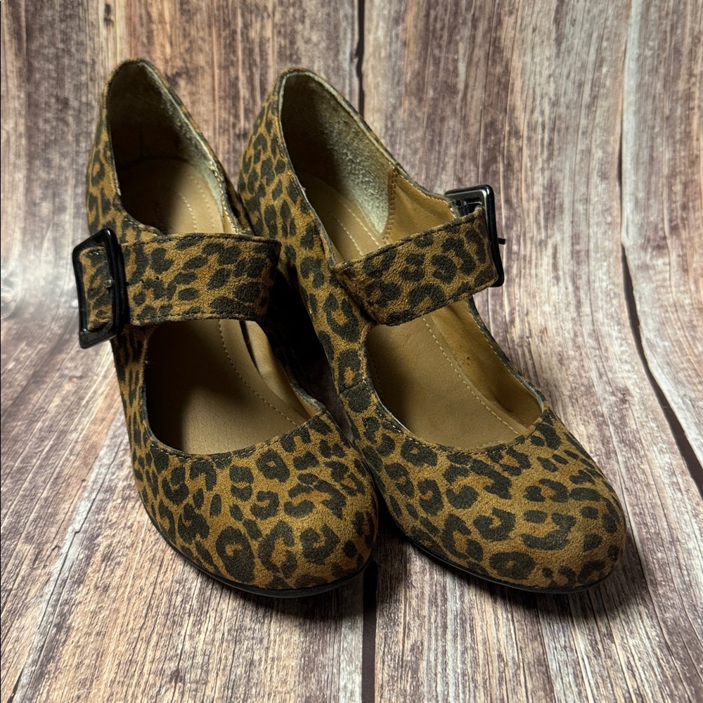 Preowned Jaclyn Smith Leopard Print Heels Size 6M Item #PHK1995